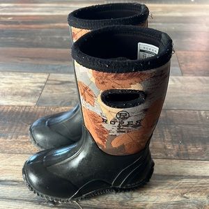 Little Kid Roper Muck boots size 11